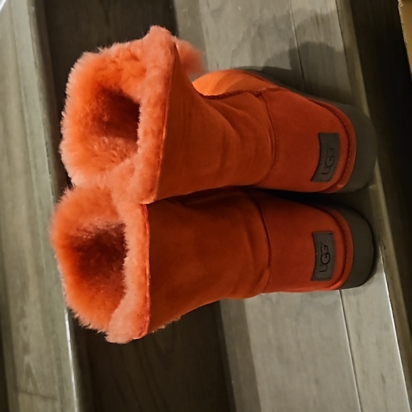 UGG boots, almost new - Picture 3 of 5